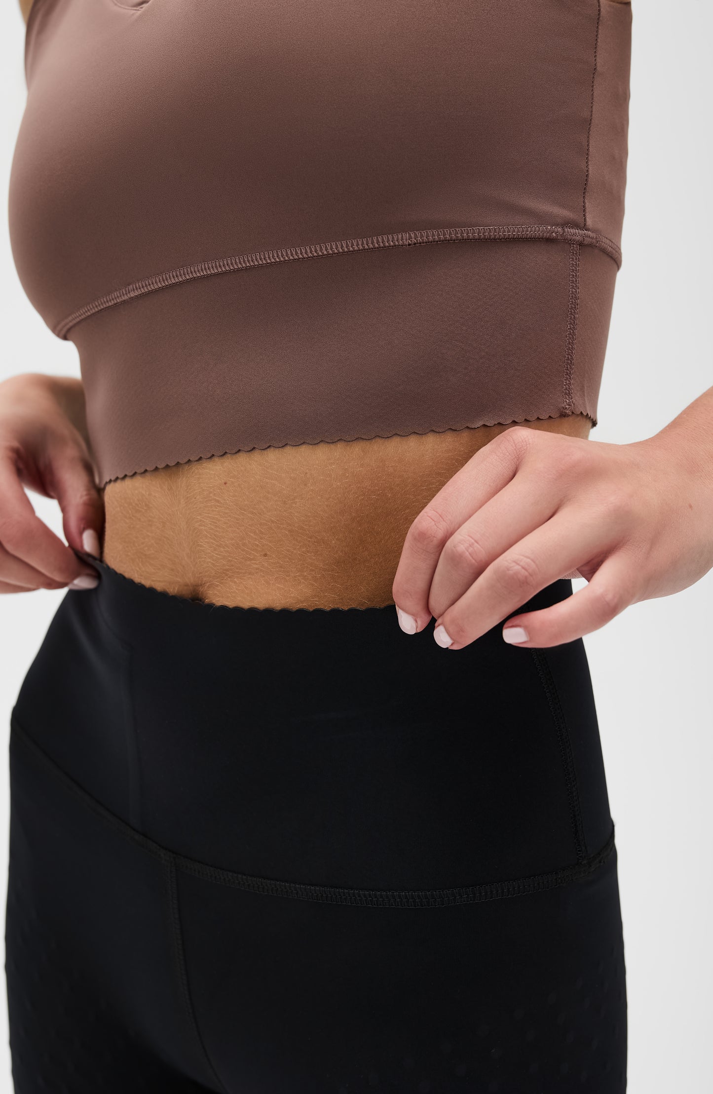 Adorn leggings in black & Adorn bra in cappuccino featuring an elegant scallop trim, made from OEKO-TEX® certified compression fabric with Elastique’s MicroPerle® technology to promote lymphatic drainage, boost circulation, reduce fatigue, and smooth the skin.