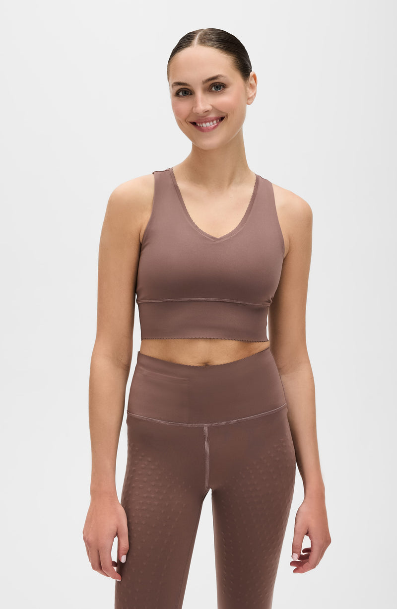 Adorn bra in cappuccino color featuring an elegant scallop trim, crafted from OEKO-TEX® certified compression fabric with Elastique’s MicroPerle® technology to promote lymphatic drainage, improve circulation, and reduce fatigue.