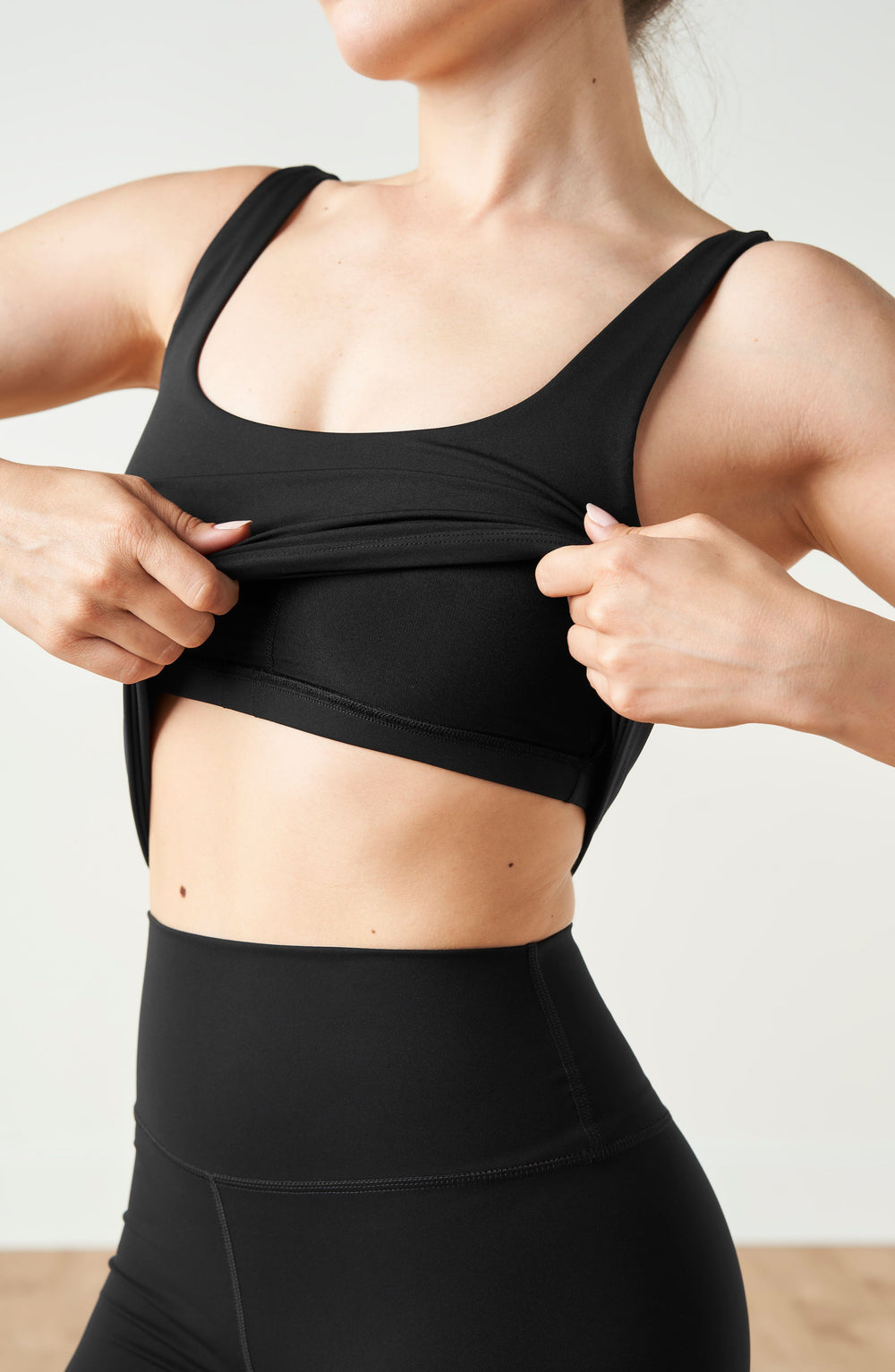 Lisse tank in black made from OEKO-TEX® certified compression fabric with a built-in bra designed to enhance circulation, reduce swelling and fatigue, and boost energy for all-day comfort and support.