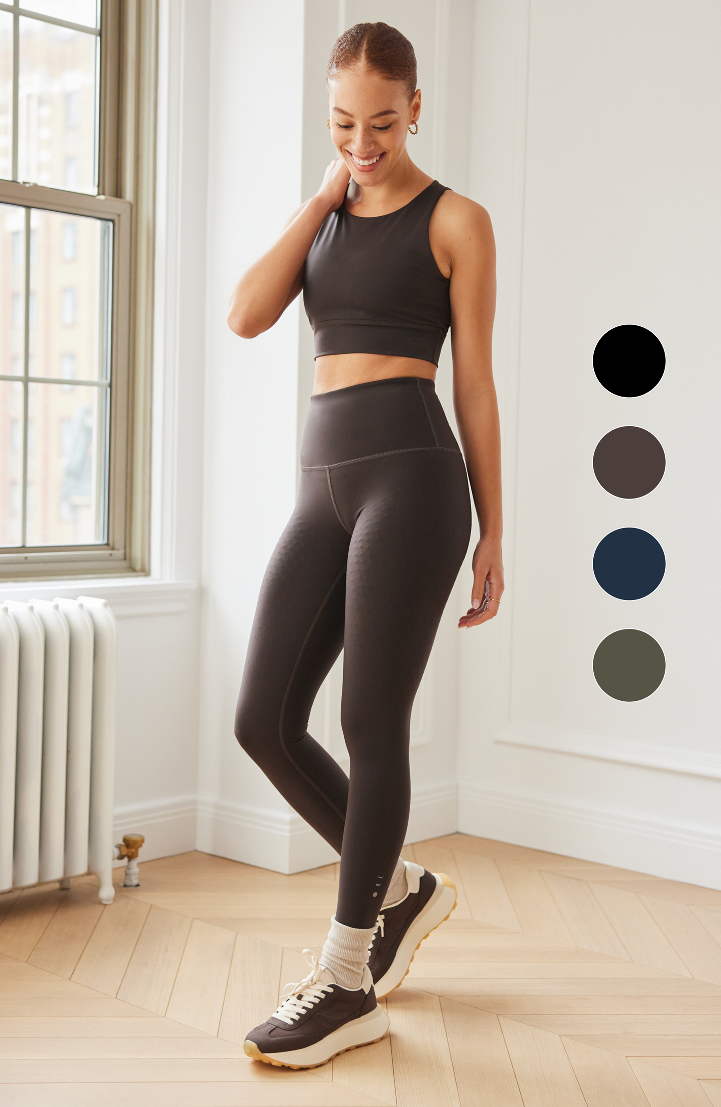 L’Original Leggings in java brown with matching L’Original Bra, made from OEKO-TEX® certified compression fabric featuring Elastique’s MicroPerle® technology to promote lymphatic drainage, enhance blood circulation, reduce fatigue, and smooth the skin.