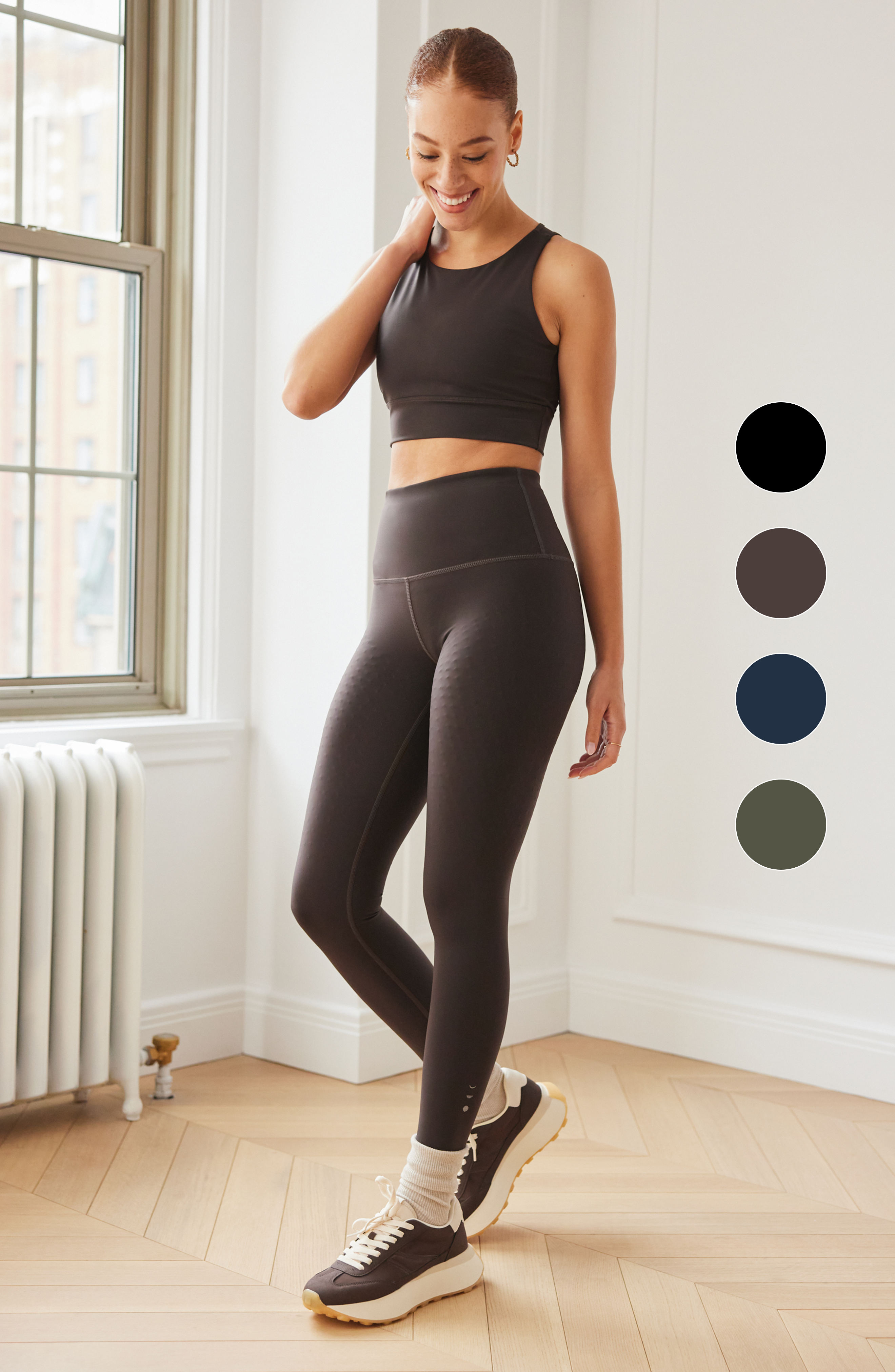L’Original Leggings in java brown with matching L’Original Bra, made from OEKO-TEX® certified compression fabric featuring Elastique’s MicroPerle® technology to promote lymphatic drainage, enhance blood circulation, reduce fatigue, and smooth the skin.