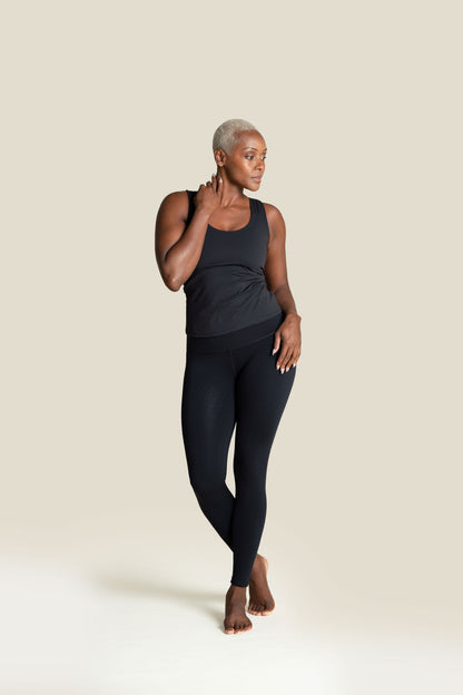 Model wearing L'Original Tank in black with MicroPerle in the back for lymphatic drainage, compression, reduce fatigue