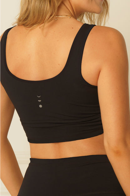 Lisse bra in black with OEKO-tex certified compression fabric for better circulation, increase energy, redue swelling