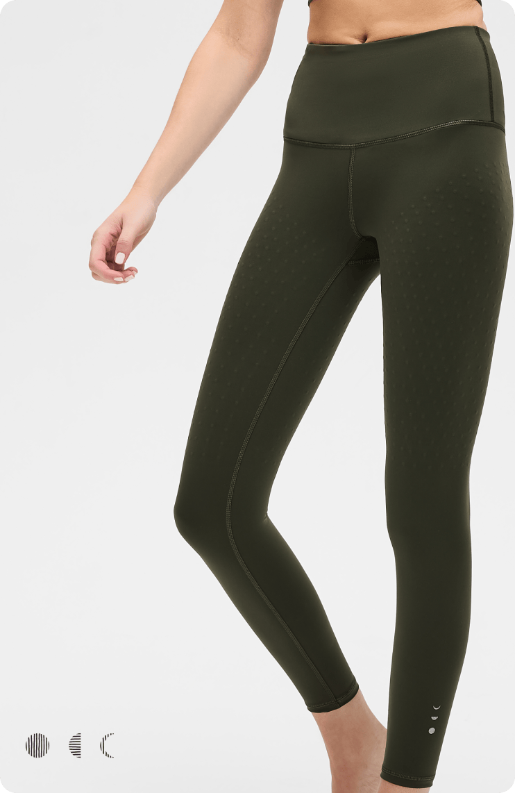 L’Original Leggings and bra in olive green with matching L’Original Bra, made from OEKO-TEX® certified compression fabric featuring Elastique’s MicroPerle® technology to promote lymphatic drainage, enhance blood circulation, reduce fatigue, and smooth the skin.