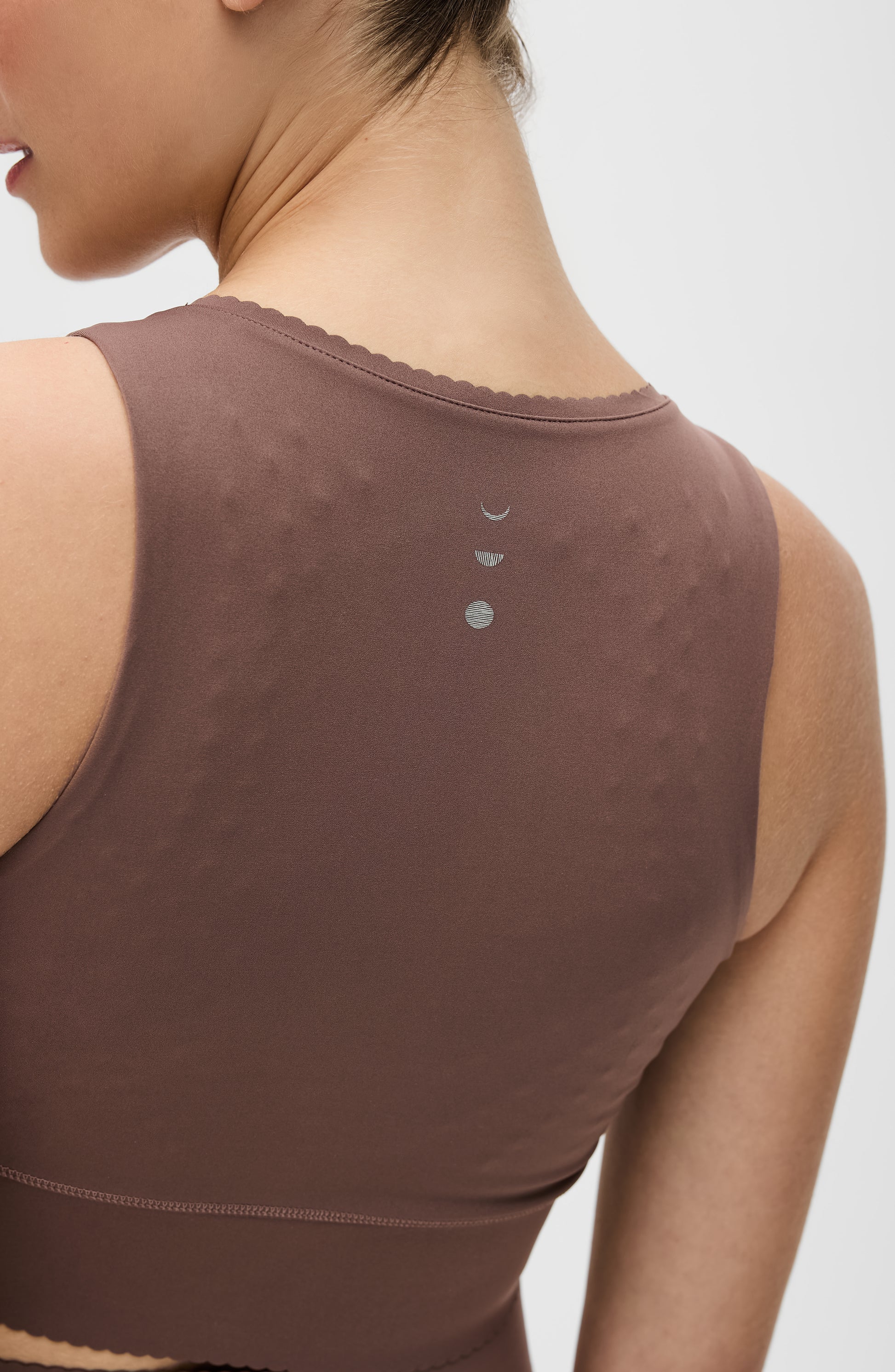 Adorn bra in cappuccino color featuring an elegant scallop trim, crafted from OEKO-TEX® certified compression fabric with Elastique’s MicroPerle® technology to promote lymphatic drainage, improve circulation, and reduce fatigue.
