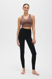 Adorn leggings in black & Adorn bra in cappuccino featuring an elegant scallop trim, made from OEKO-TEX® certified compression fabric with Elastique’s MicroPerle® technology to promote lymphatic drainage, boost circulation, reduce fatigue, and smooth the skin.