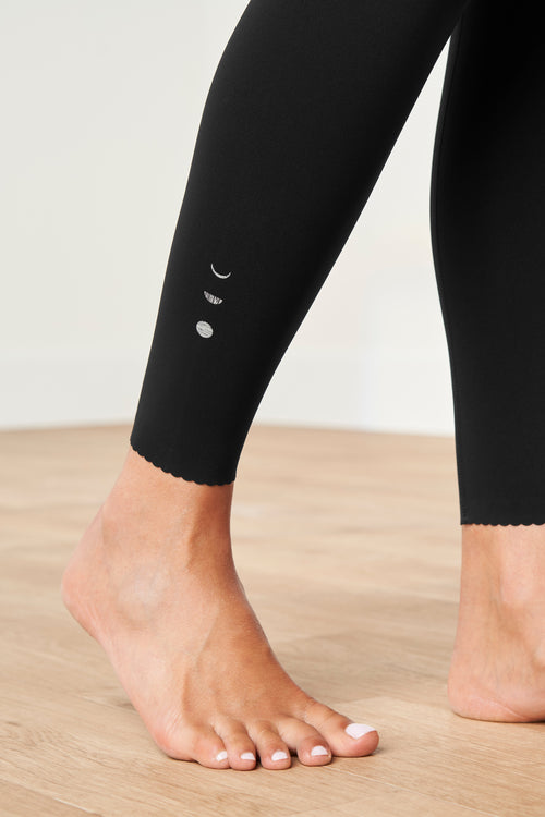 Load image 1 in gallery view. Adorn leggings in black featuring an elegant scallop trim, made from OEKO-TEX® certified compression fabric with Elastique’s MicroPerle® technology to promote lymphatic drainage, boost circulation, reduce fatigue, and smooth the skin.