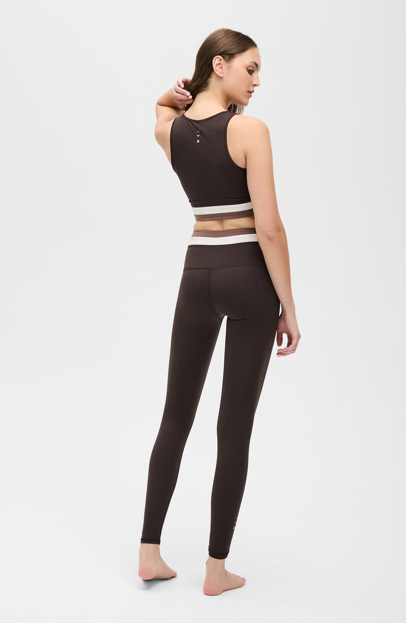 Le Monde leggings and bra in Java, Ivory, and Cappuccino colors made from OEKO-TEX® certified compression fabric featuring Elastique’s MicroPerle® technology to promote lymphatic drainage, improve circulation, reduce fatigue, and smooth the skin.
