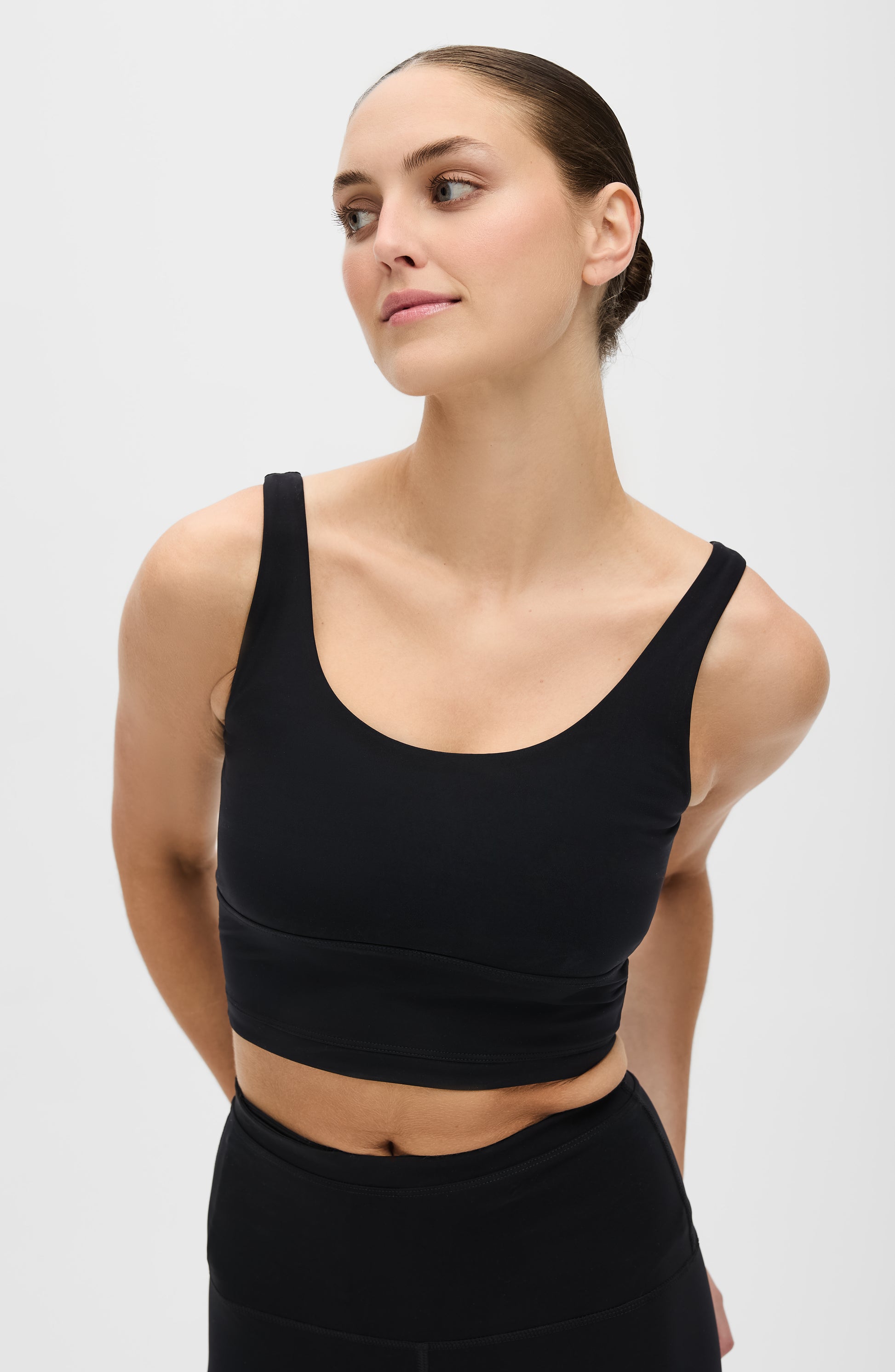 Lisse bra in black made from OEKO-TEX® certified compression fabric designed to enhance circulation, boost energy, and reduce swelling for everyday comfort.