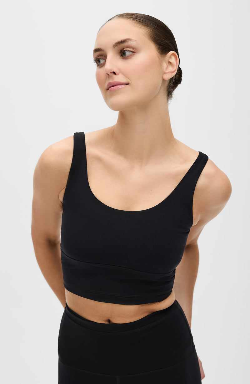 Lisse bra in black made from OEKO-TEX® certified compression fabric designed to enhance circulation, boost energy, and reduce swelling for everyday comfort.