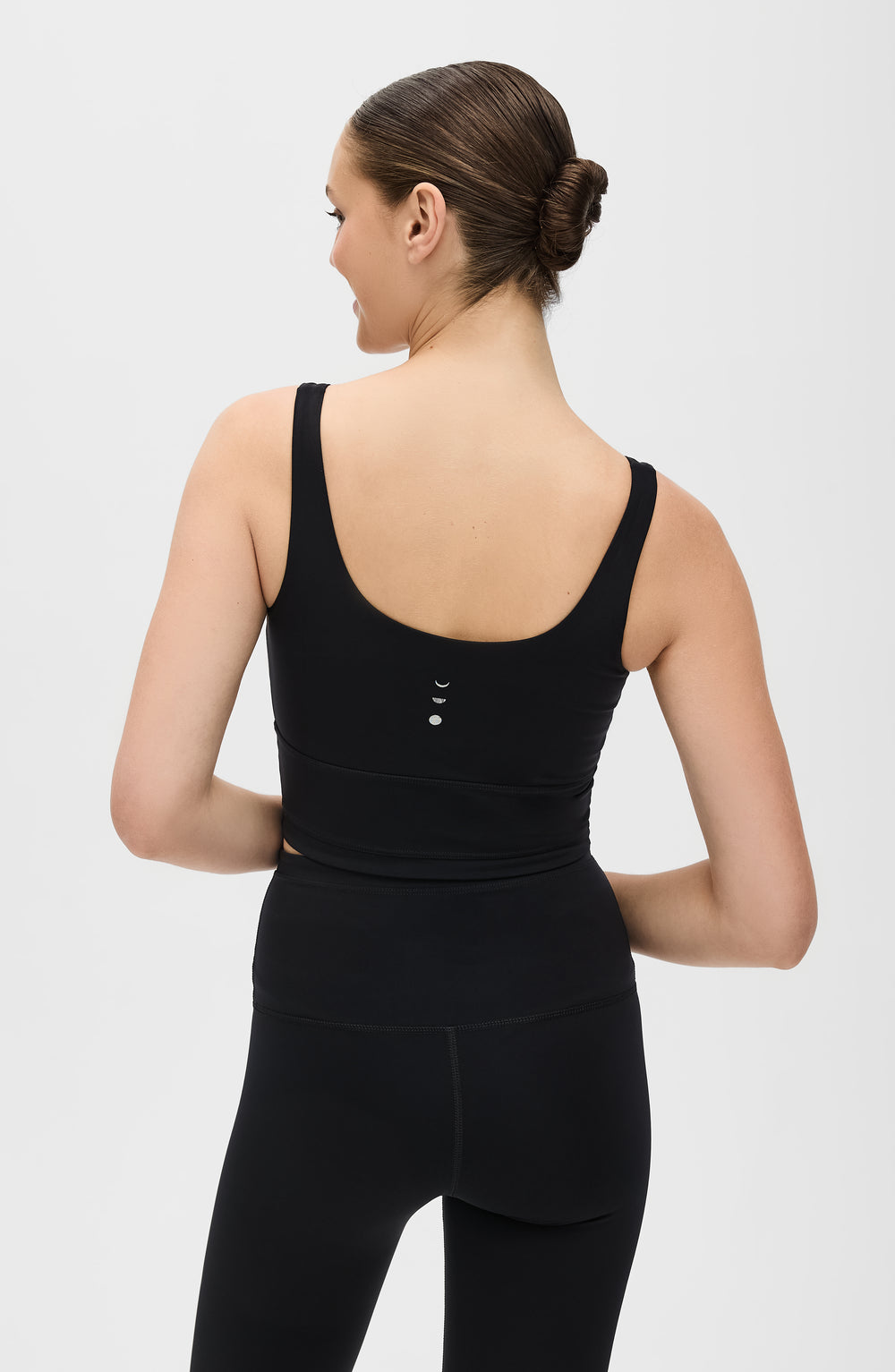 Lisse bra in black made from OEKO-TEX® certified compression fabric designed to enhance circulation, boost energy, and reduce swelling for everyday comfort.