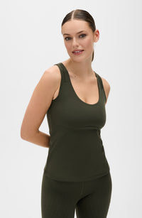 Model wearing the L’Original tank in olive green color, made from OEKO-TEX® certified compression fabric featuring MicroPerle® technology along the back to promote lymphatic drainage, improve circulation, and reduce fatigue.