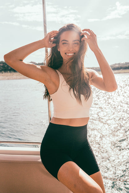 Model wearing the L’Original Bike Short, made from OEKO-TEX® certified compression fabric featuring Elastique’s MicroPerle® technology to promote lymphatic drainage, enhance circulation, reduce fatigue, and smooth the skin.