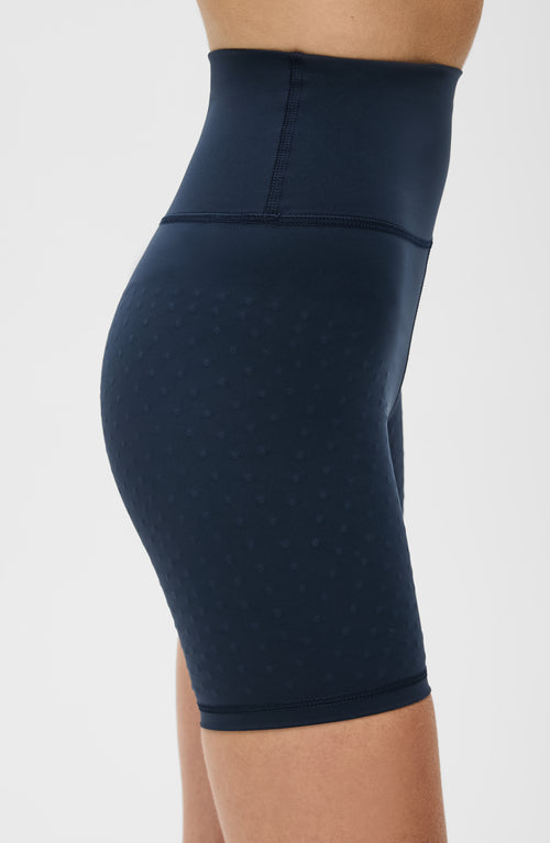 Load image 1 in gallery view. Model wearing the L’Original Bike Short in navy blue, made from OEKO-TEX® certified compression fabric featuring Elastique’s MicroPerle® technology to promote lymphatic drainage, enhance circulation, reduce fatigue, and smooth the skin.