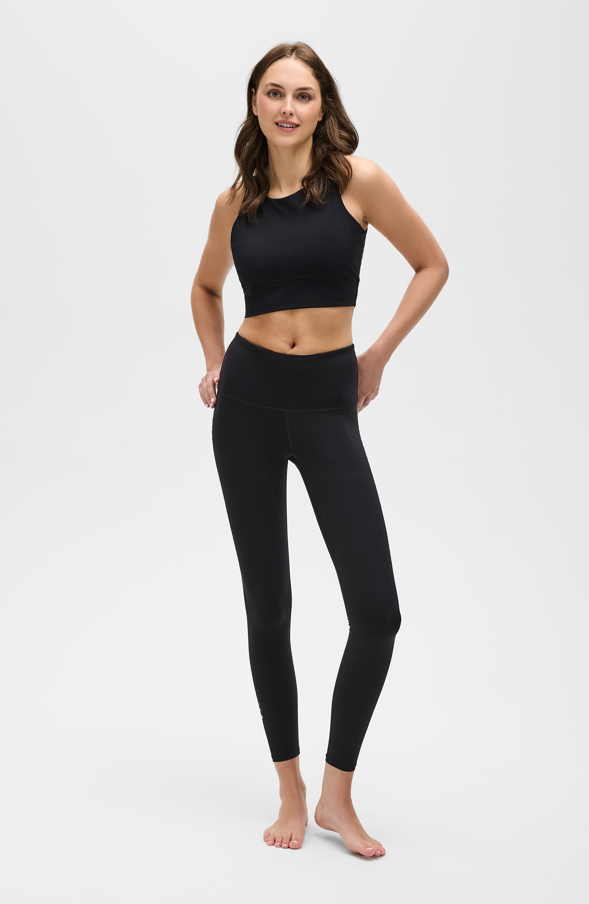 Model wearing the L’Original bra in Java color, made from OEKO-TEX® certified compression fabric with Elastique’s MicroPerle® technology to enhance circulation, support lymphatic drainage, and provide pain relief.