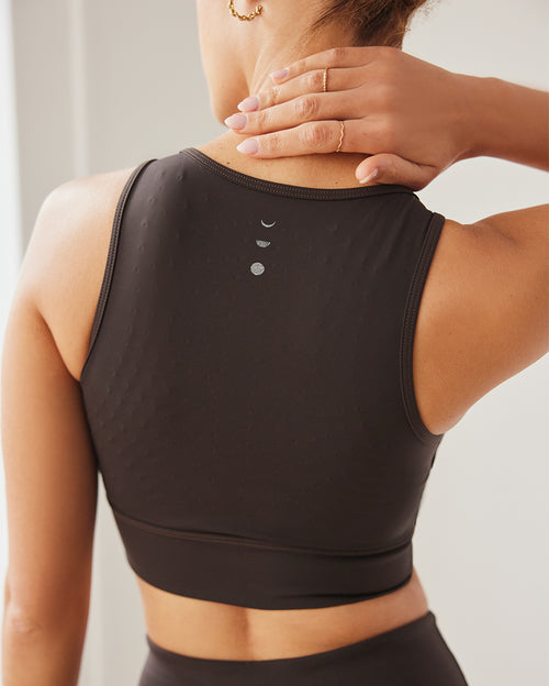 Load image 1 in gallery view. Model wearing the L’Original bra in Java brown color, made from OEKO-TEX® certified compression fabric with Elastique’s MicroPerle® technology to enhance circulation, support lymphatic drainage, and provide pain relief.