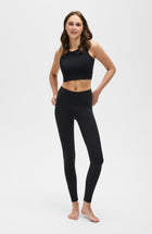 L’Original Leggings and bra in black with matching L’Original Bra, made from OEKO-TEX® certified compression fabric featuring Elastique’s MicroPerle® technology to promote lymphatic drainage, enhance blood circulation, reduce fatigue, and smooth the skin.