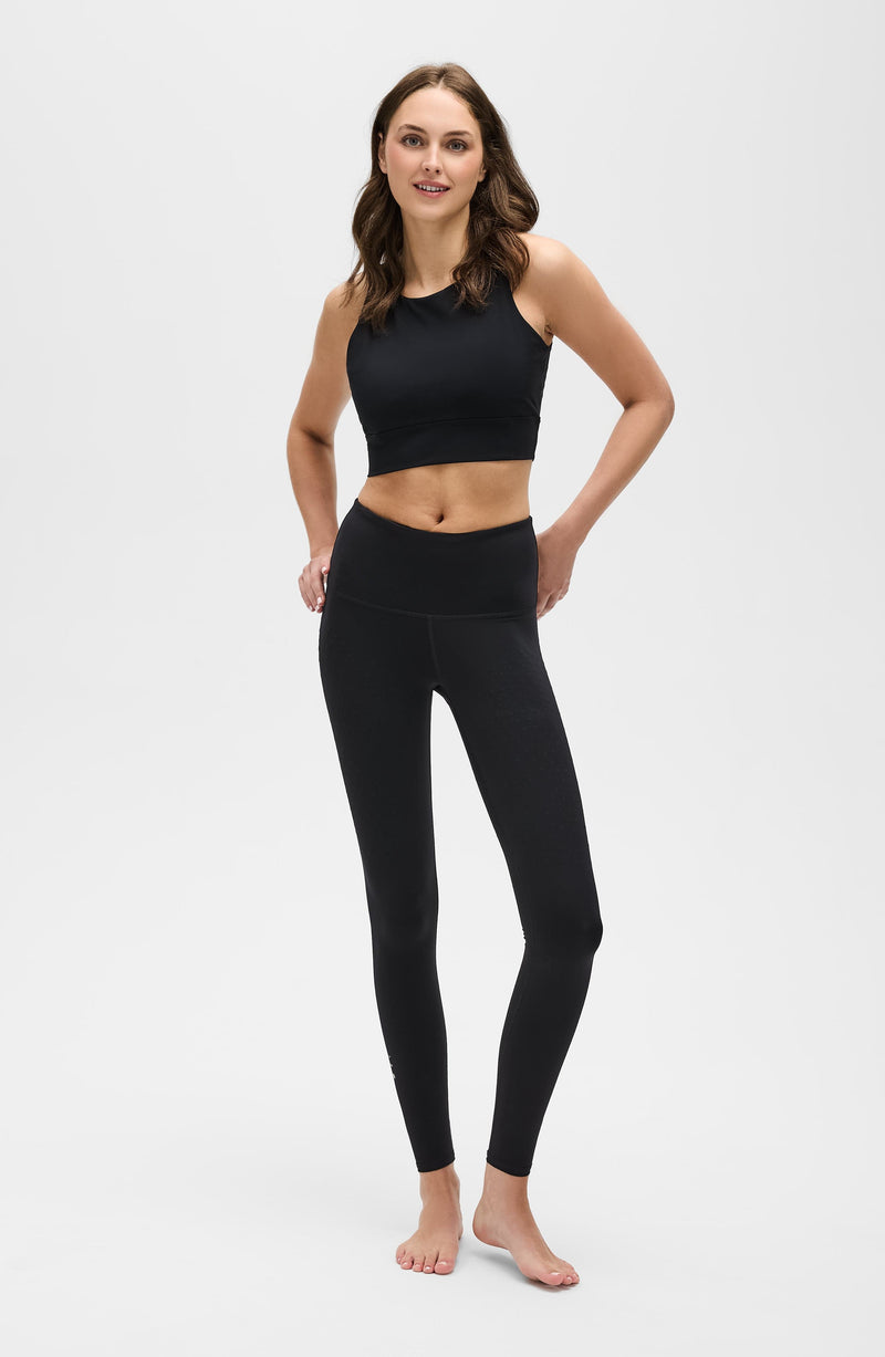 L’Original Leggings and bra in black with matching L’Original Bra, made from OEKO-TEX® certified compression fabric featuring Elastique’s MicroPerle® technology to promote lymphatic drainage, enhance blood circulation, reduce fatigue, and smooth the skin.