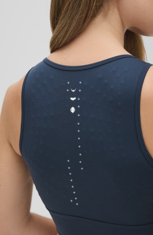 Model wearing the L’Original bra in navy blue color, made from OEKO-TEX® certified compression fabric with Elastique’s MicroPerle® technology to enhance circulation, support lymphatic drainage, and provide pain relief. nimation on MicroPerle to show their location and mimic the circulation flow.