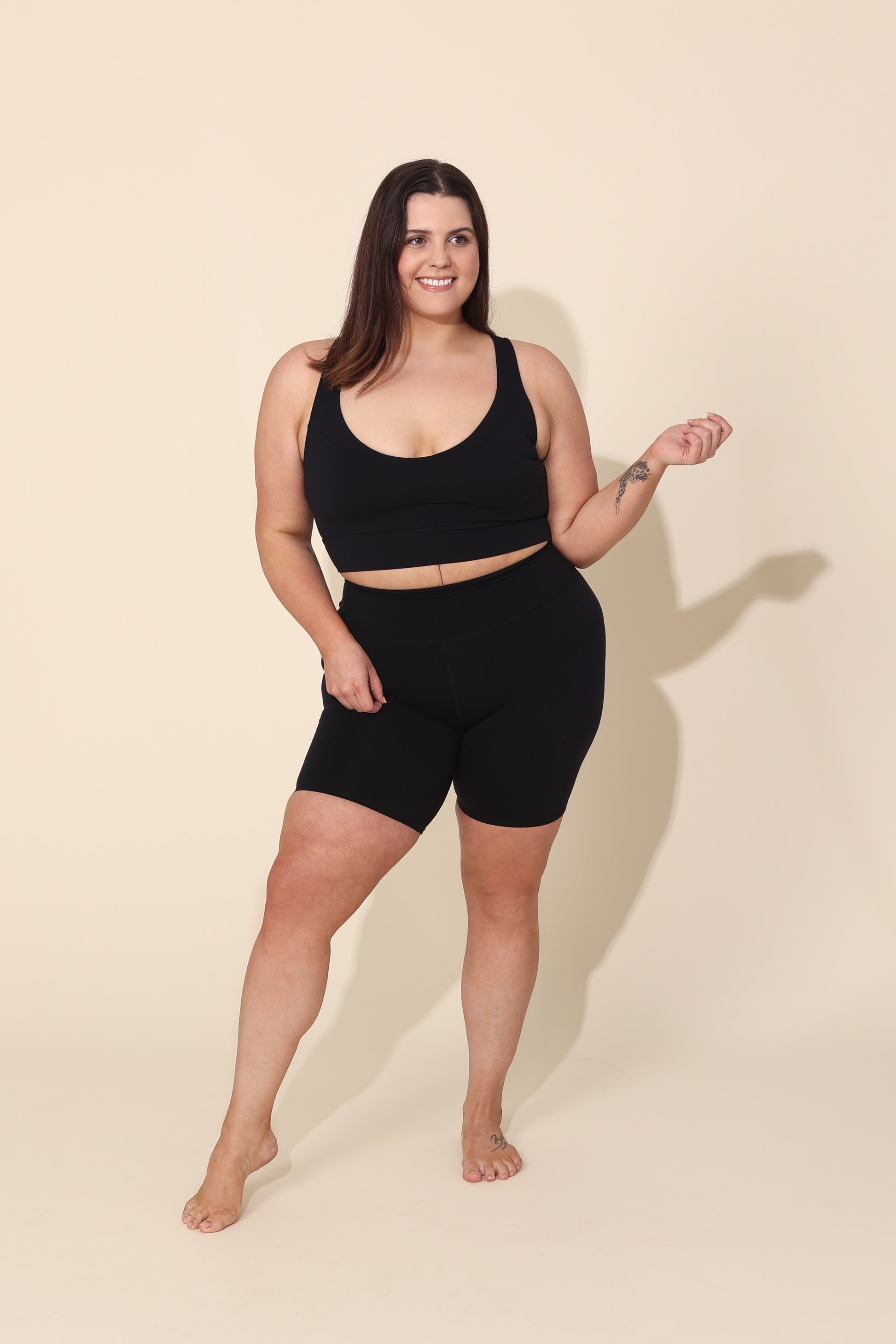 Model wearing Le Divine bra in black with L'original bike short with MicroPerle on an oeko-tex compression fabric for better circulation, lymphatic drainage, pain relief